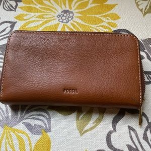 NWOT Fossil Leather Wallet with zipper